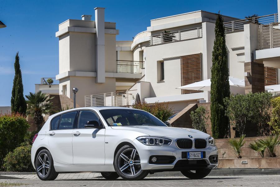  BMW 116d Sport Line 5-Door 2015 года  (фото 8 из 11)